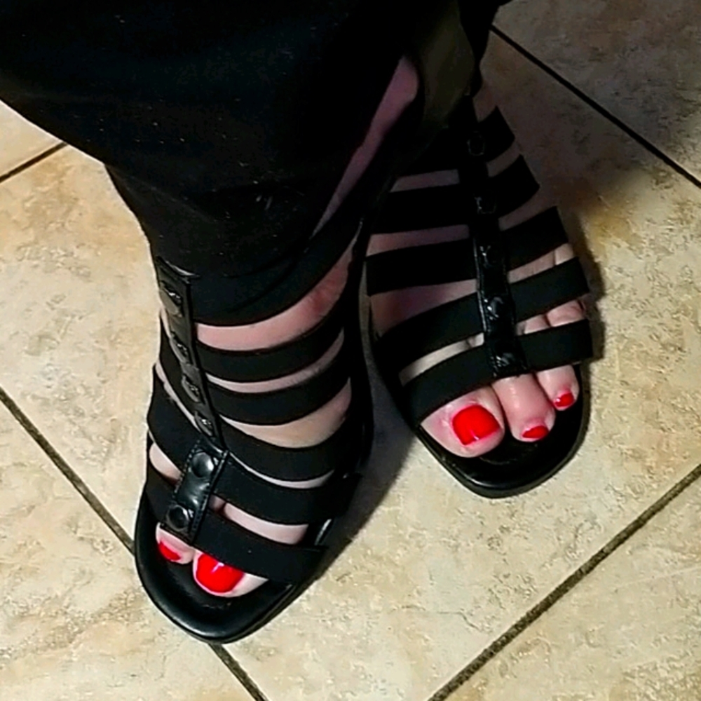 Bella Vita black strappy sandals